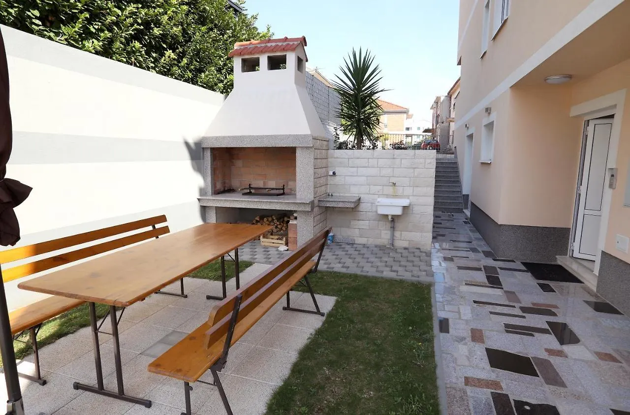 Apartmani Kolak Trogir 0*,  Croatia